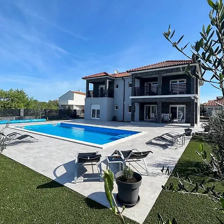 Ela Zadar Holiday home *